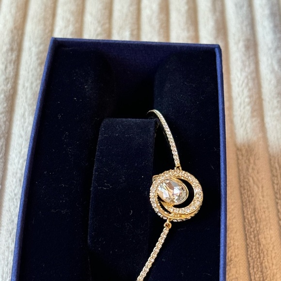 Swarovski - Generation bangle
White, Rose gold-tone plated - Picture 2 of 3